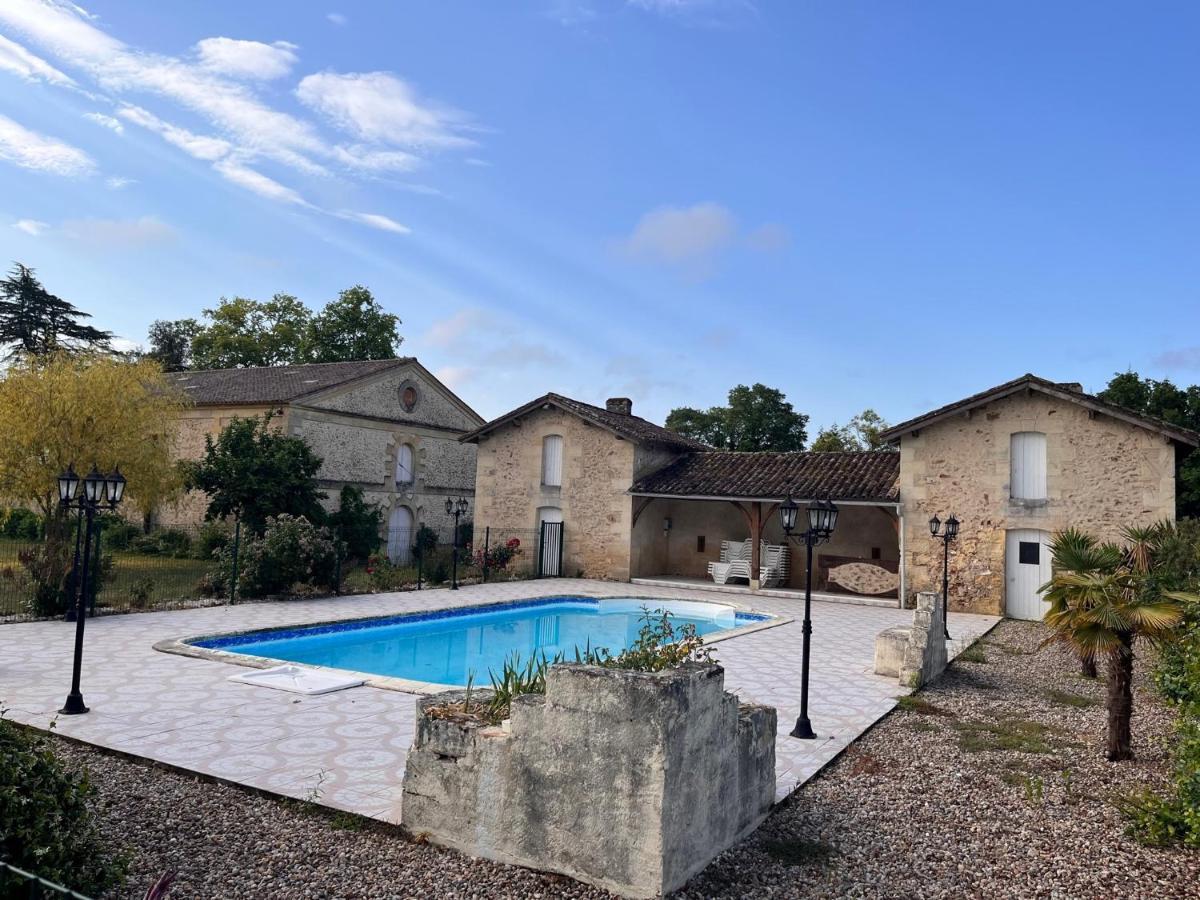 Domaine Clos Et Arbore De 3 Ha Avec Deux Maisons Lamothe-Montravel Exterior photo